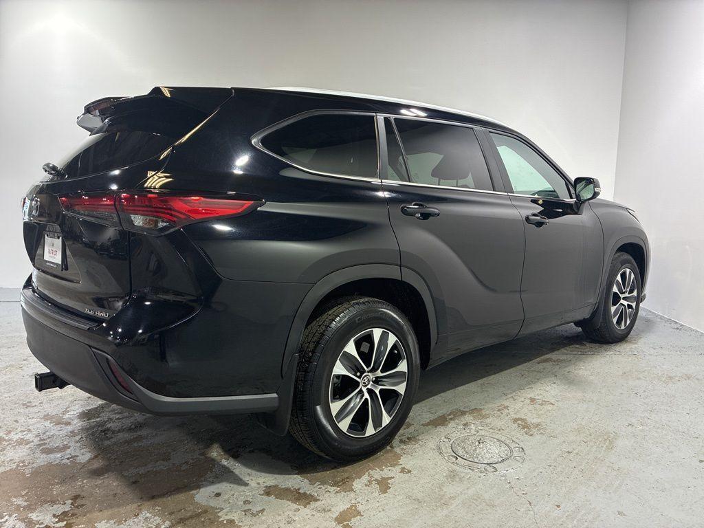 used 2023 Toyota Highlander car, priced at $33,997