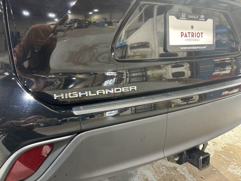 used 2023 Toyota Highlander car, priced at $33,997