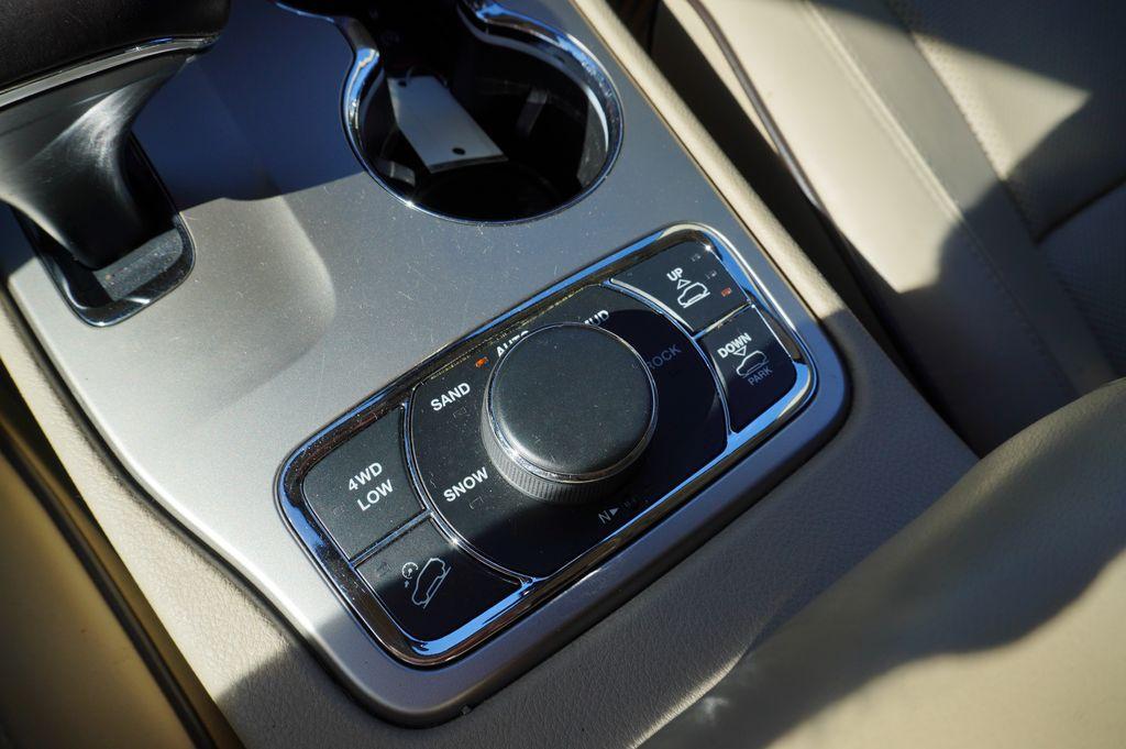 used 2014 Jeep Grand Cherokee car, priced at $13,220