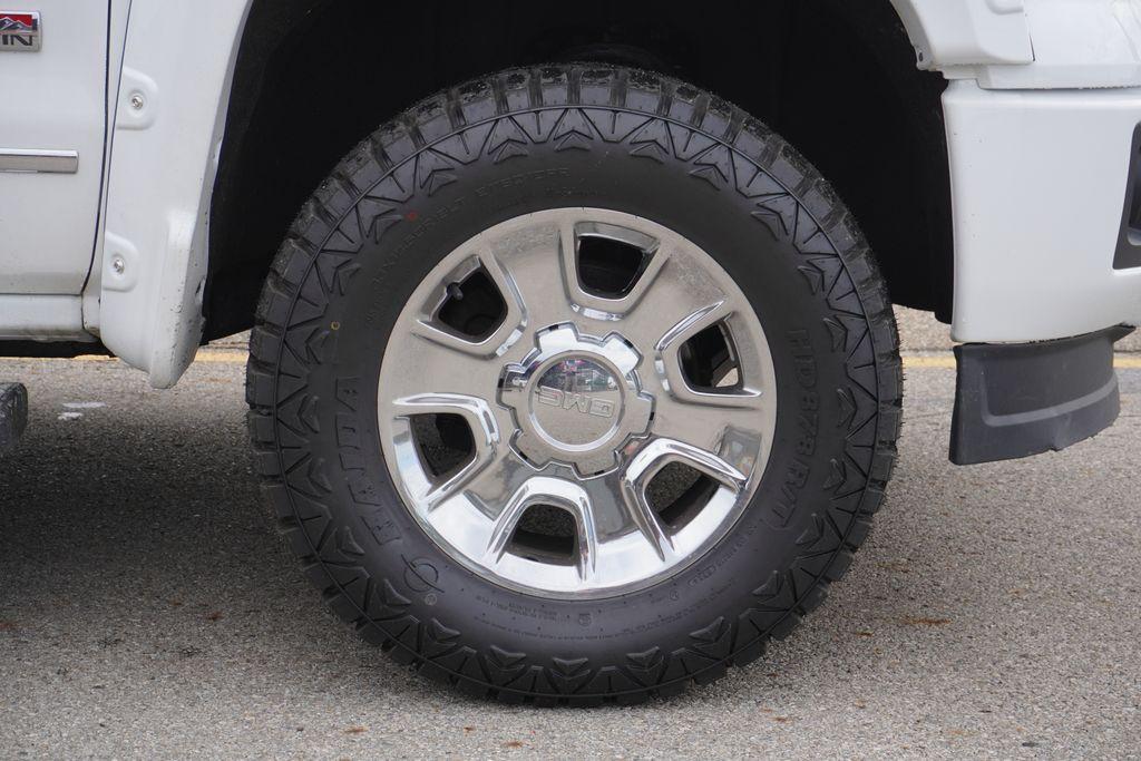 used 2014 GMC Sierra 1500 car, priced at $23,531
