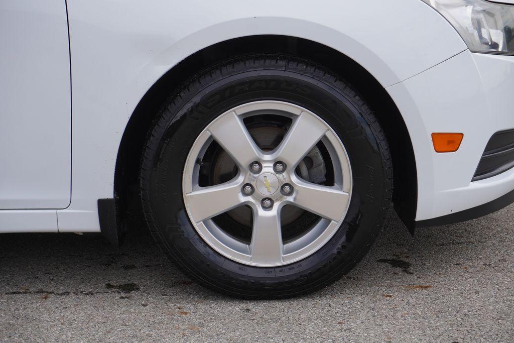 used 2014 Chevrolet Cruze car, priced at $9,900