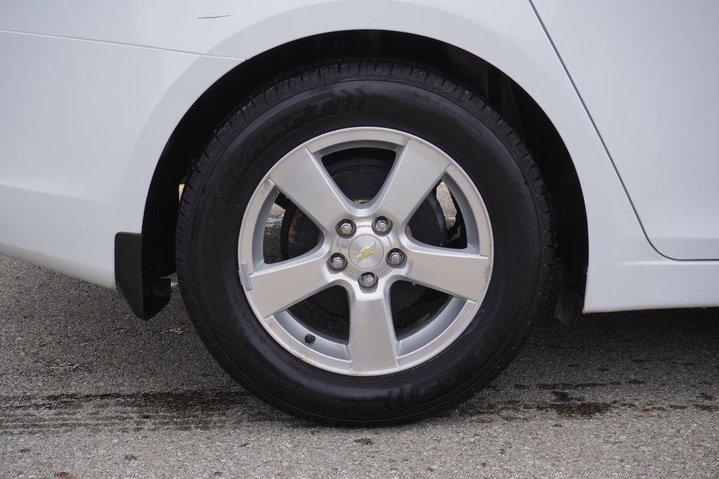 used 2014 Chevrolet Cruze car, priced at $9,900