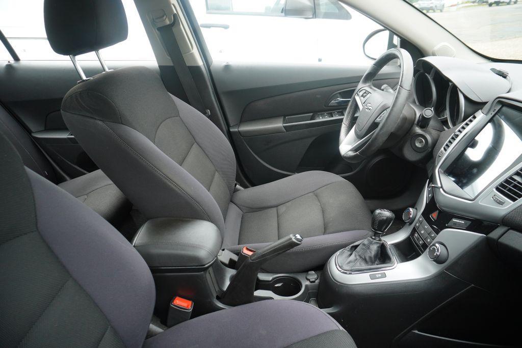 used 2014 Chevrolet Cruze car, priced at $9,900
