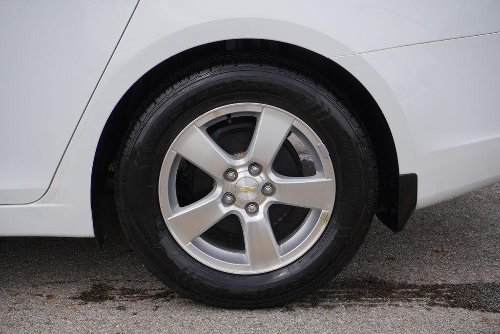 used 2014 Chevrolet Cruze car, priced at $9,900
