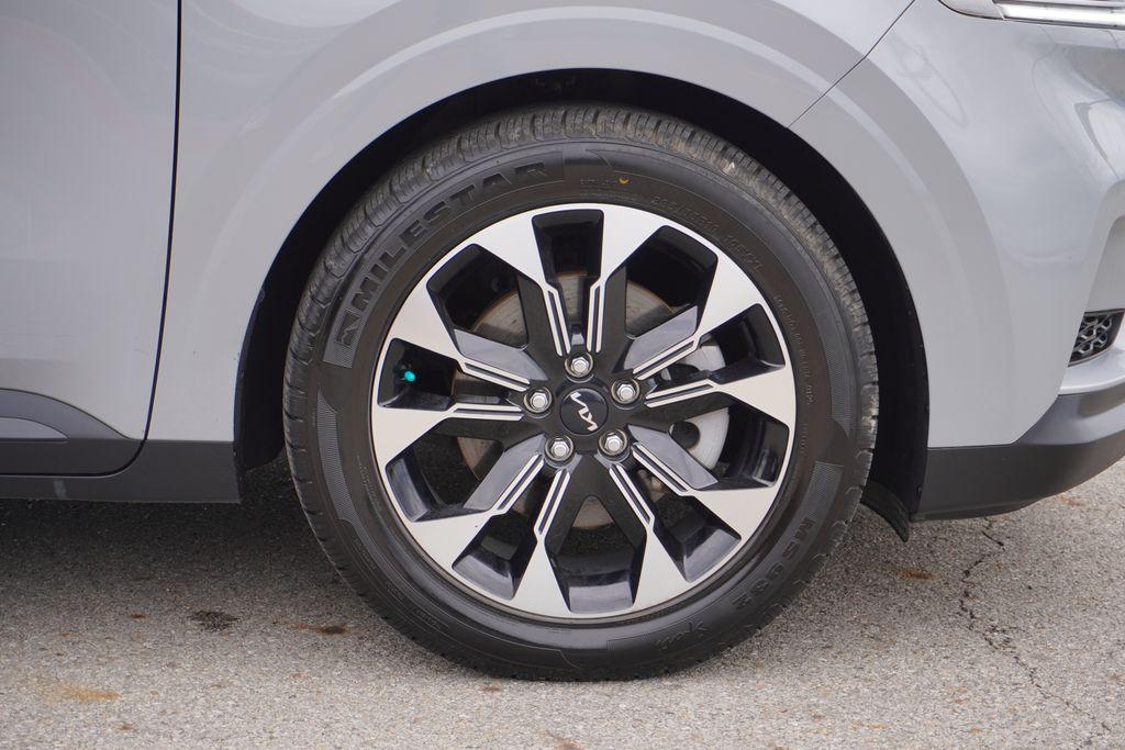 used 2023 Kia Carnival car, priced at $33,334