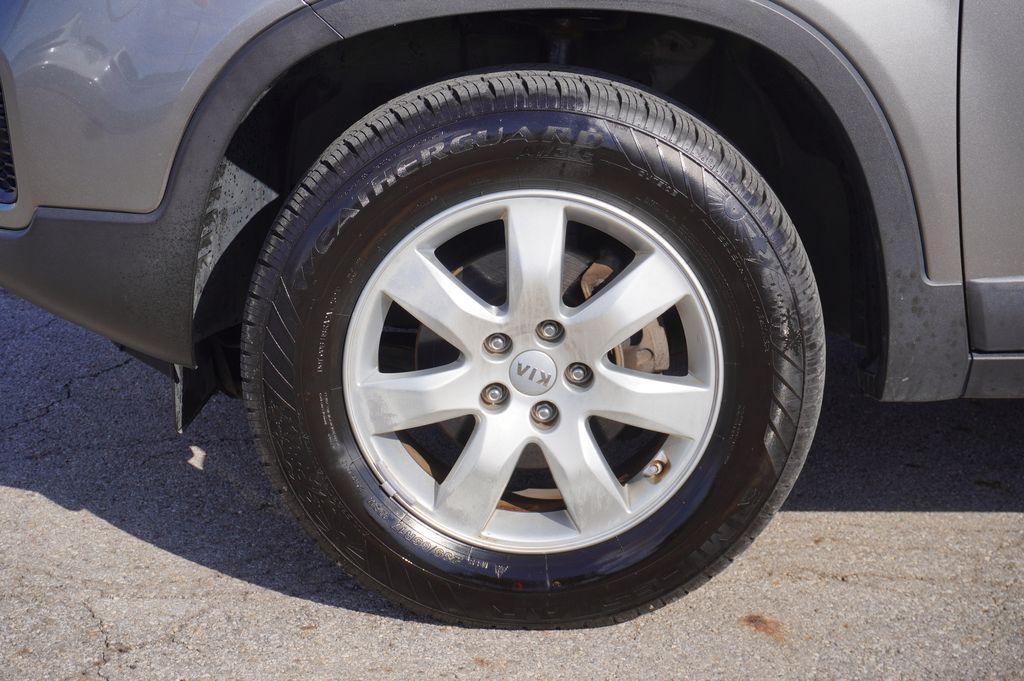 used 2013 Kia Sorento car, priced at $9,900