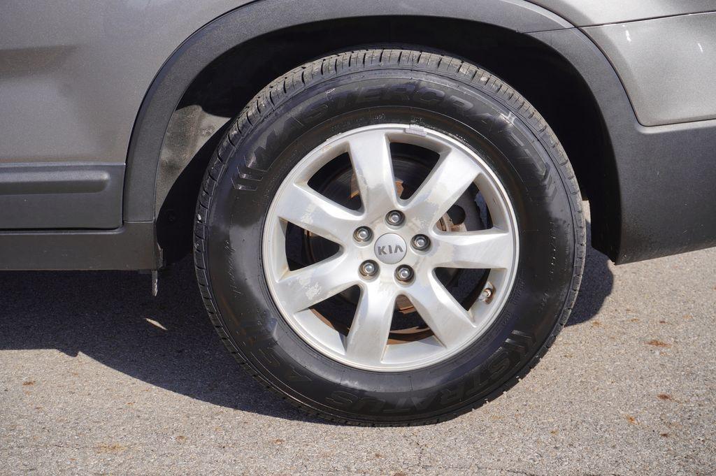used 2013 Kia Sorento car, priced at $9,900