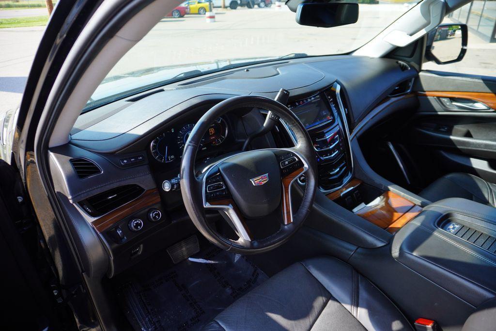 used 2019 Cadillac Escalade ESV car, priced at $33,712