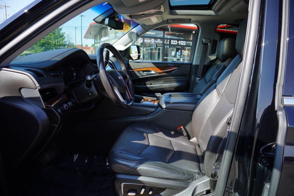 used 2019 Cadillac Escalade ESV car, priced at $33,712