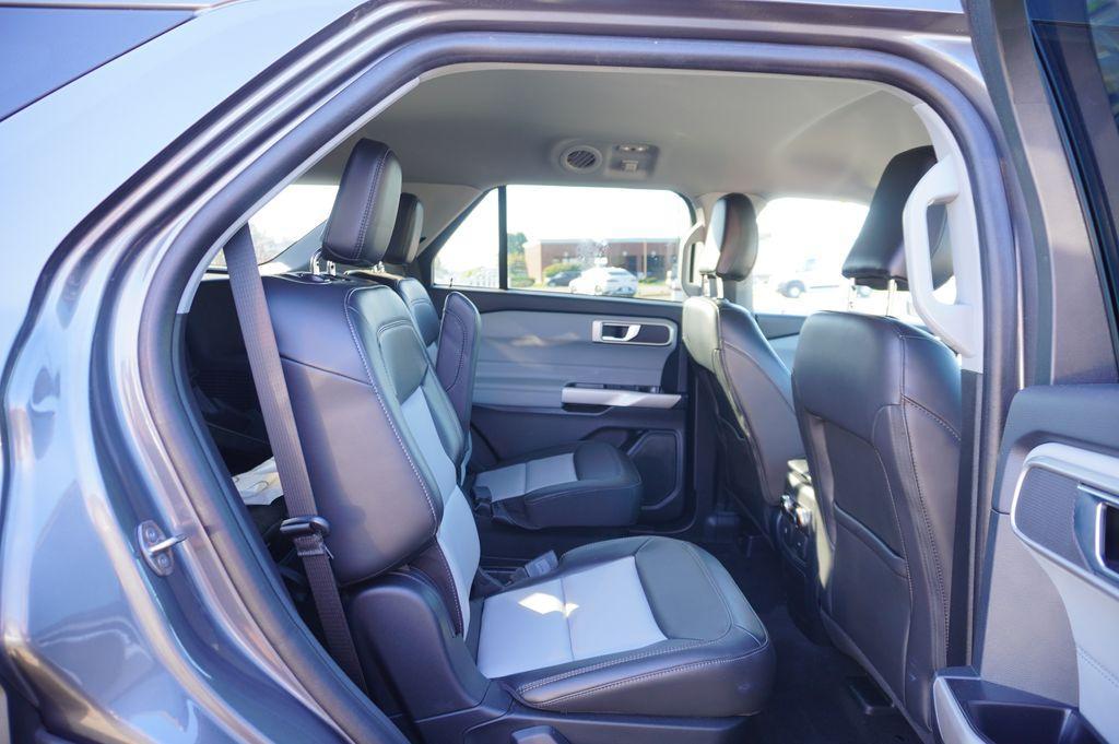 used 2023 Ford Explorer car, priced at $35,124