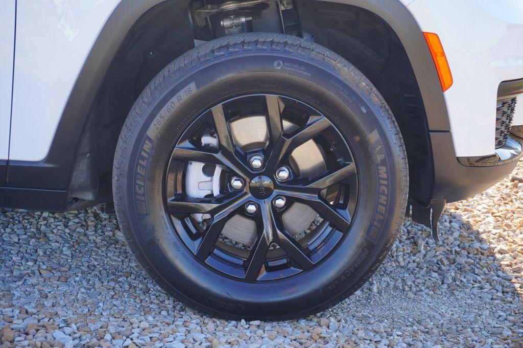 used 2024 Jeep Grand Cherokee L car, priced at $28,789
