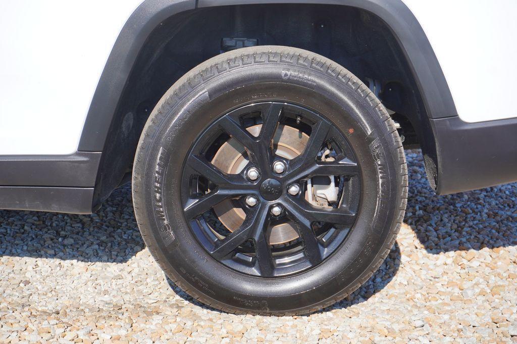 used 2024 Jeep Grand Cherokee L car, priced at $28,789