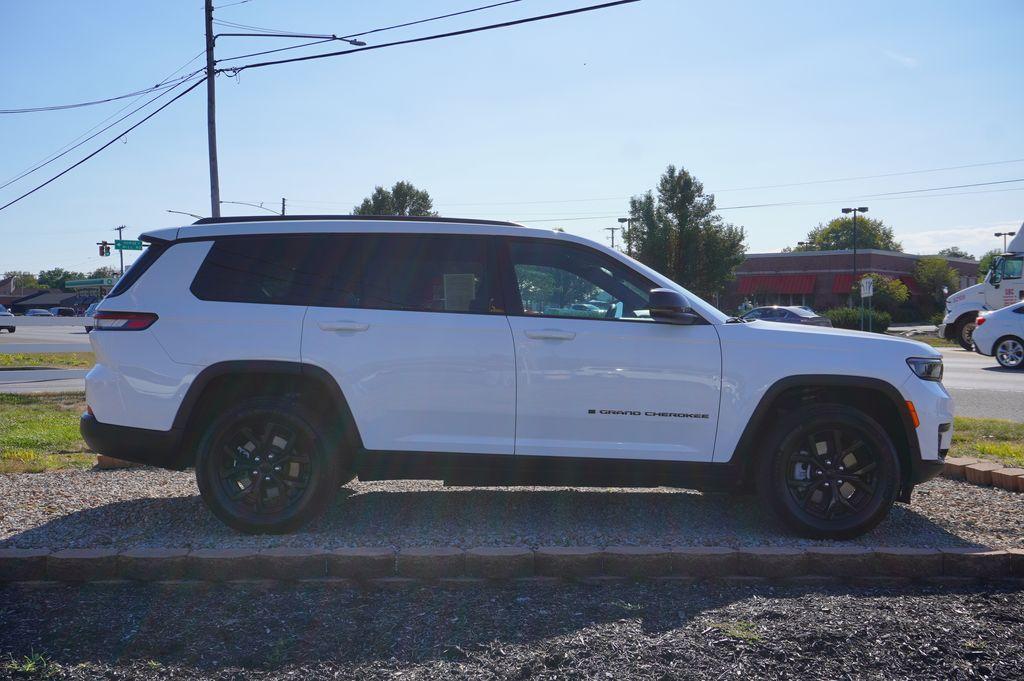used 2024 Jeep Grand Cherokee L car, priced at $28,789