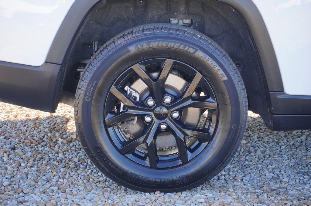 used 2024 Jeep Grand Cherokee L car, priced at $28,789