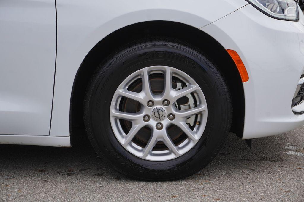 used 2023 Chrysler Pacifica car, priced at $23,746