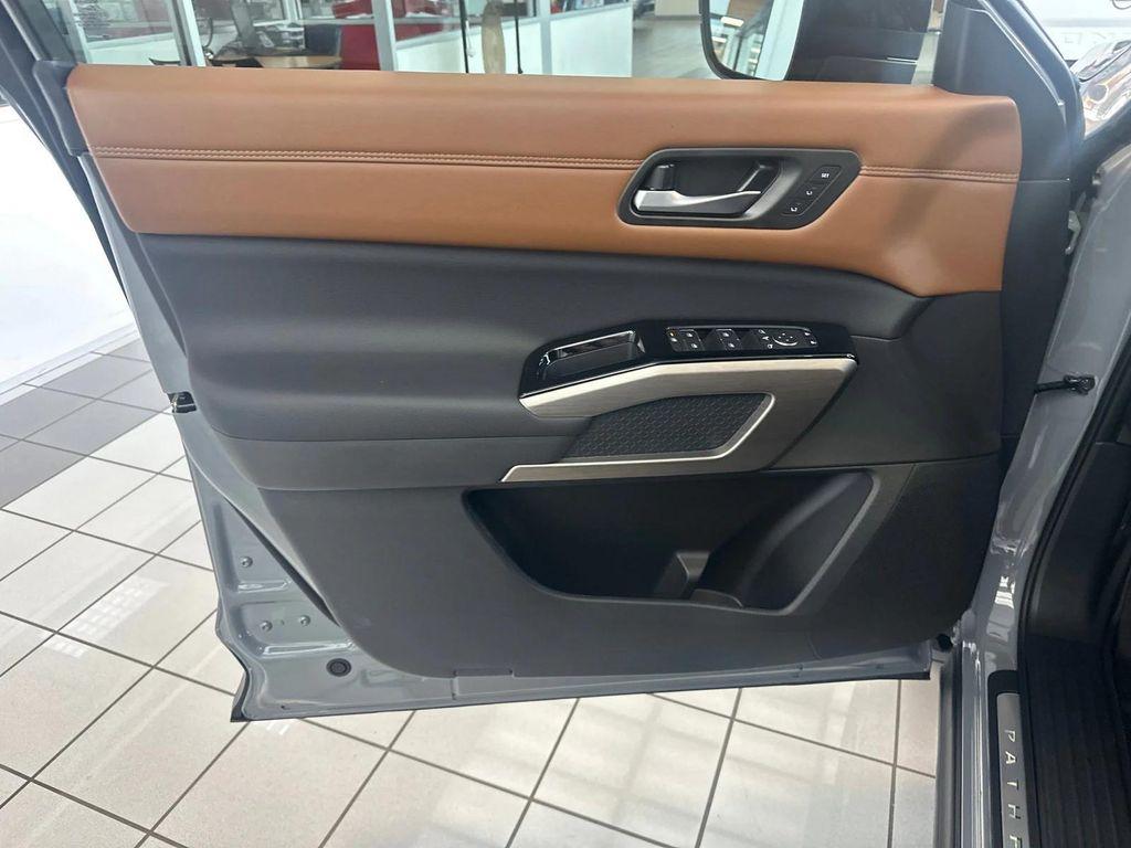 new 2025 Nissan Pathfinder car, priced at $51,355