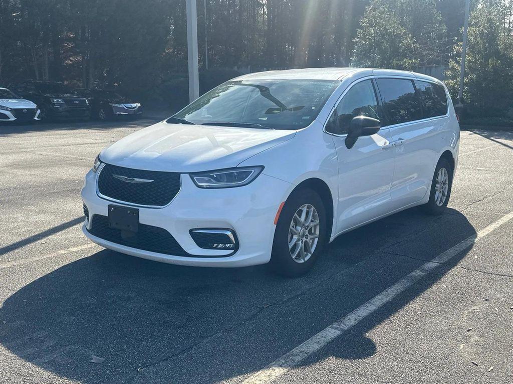 used 2024 Chrysler Pacifica car, priced at $26,975