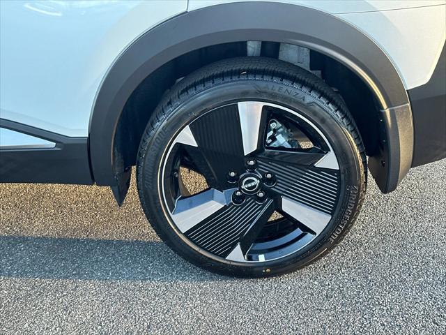 new 2025 Nissan Kicks car, priced at $29,367
