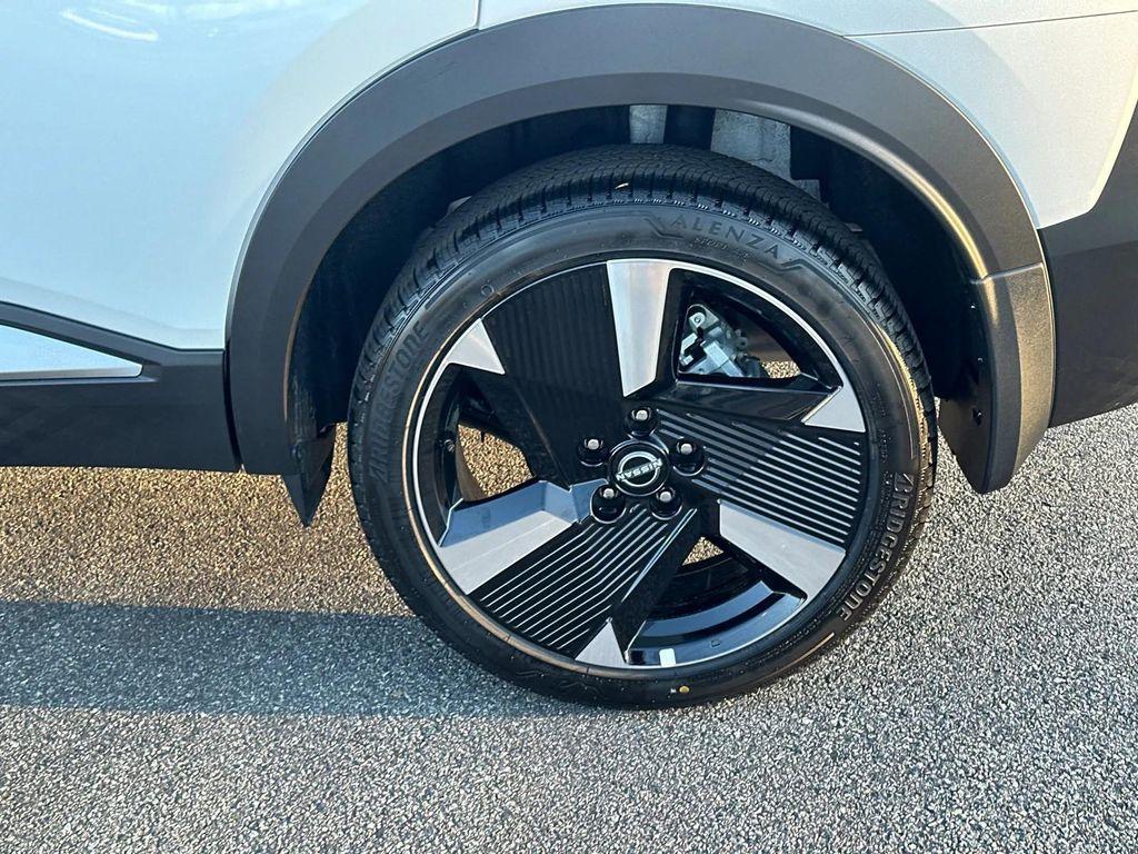 new 2025 Nissan Kicks car, priced at $27,167