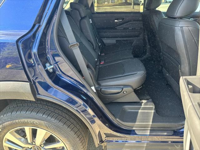 new 2025 Nissan Pathfinder car, priced at $41,027