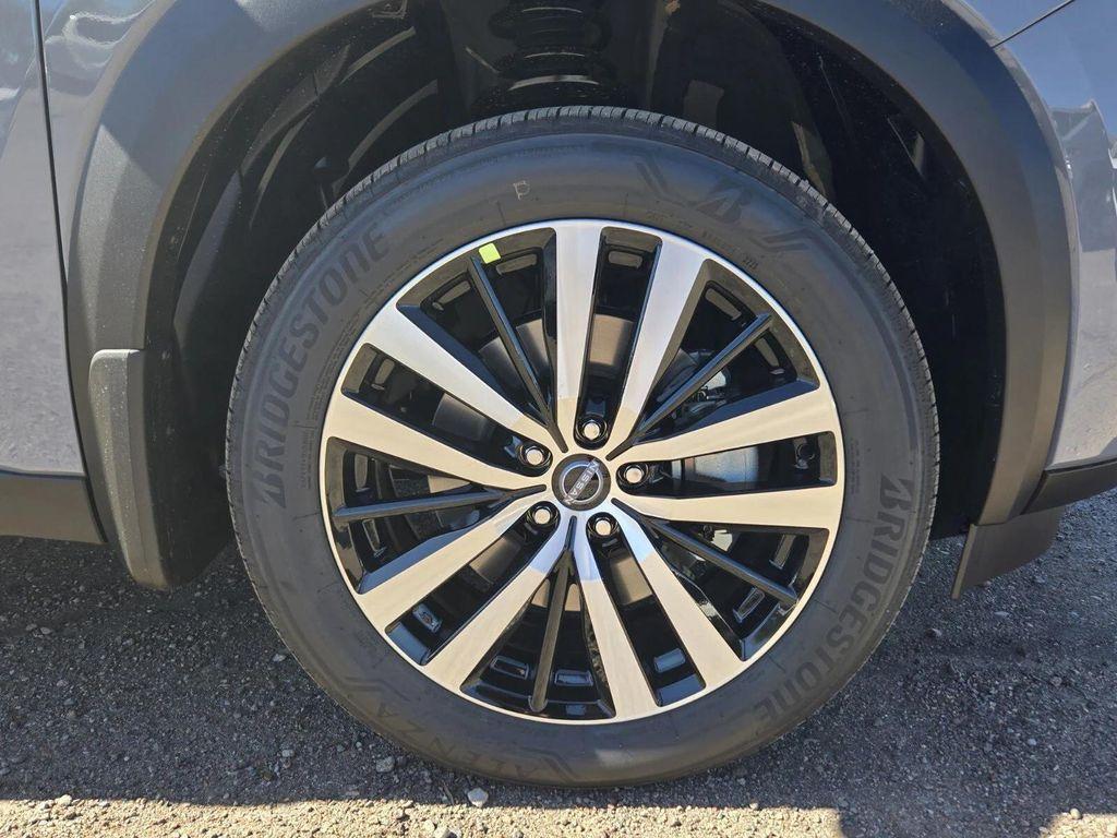 new 2025 Nissan Pathfinder car, priced at $46,010