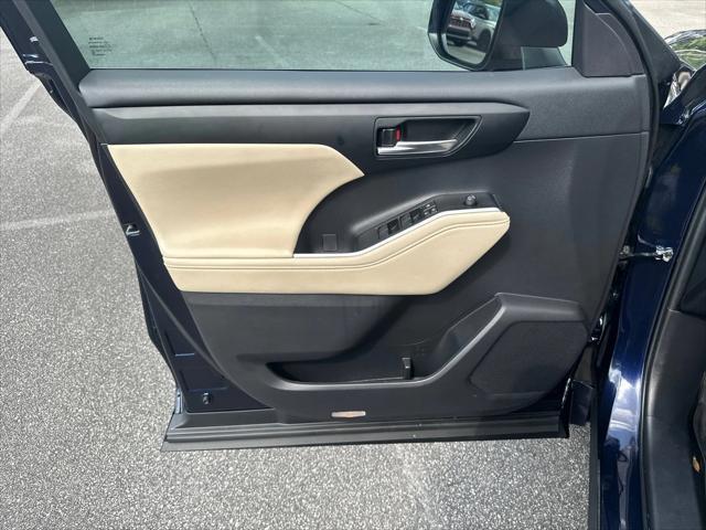 used 2023 Toyota Highlander car, priced at $38,493