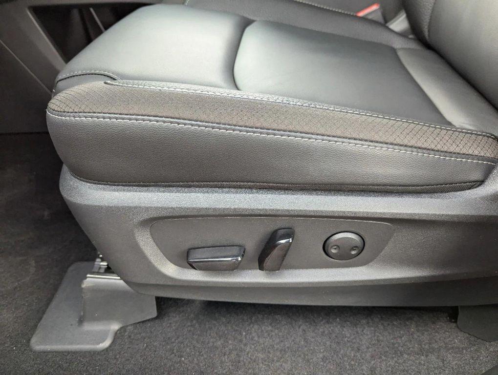 new 2025 Nissan Pathfinder car, priced at $45,287