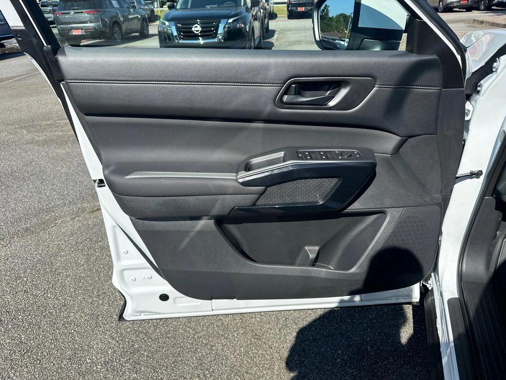 new 2025 Nissan Pathfinder car, priced at $33,675