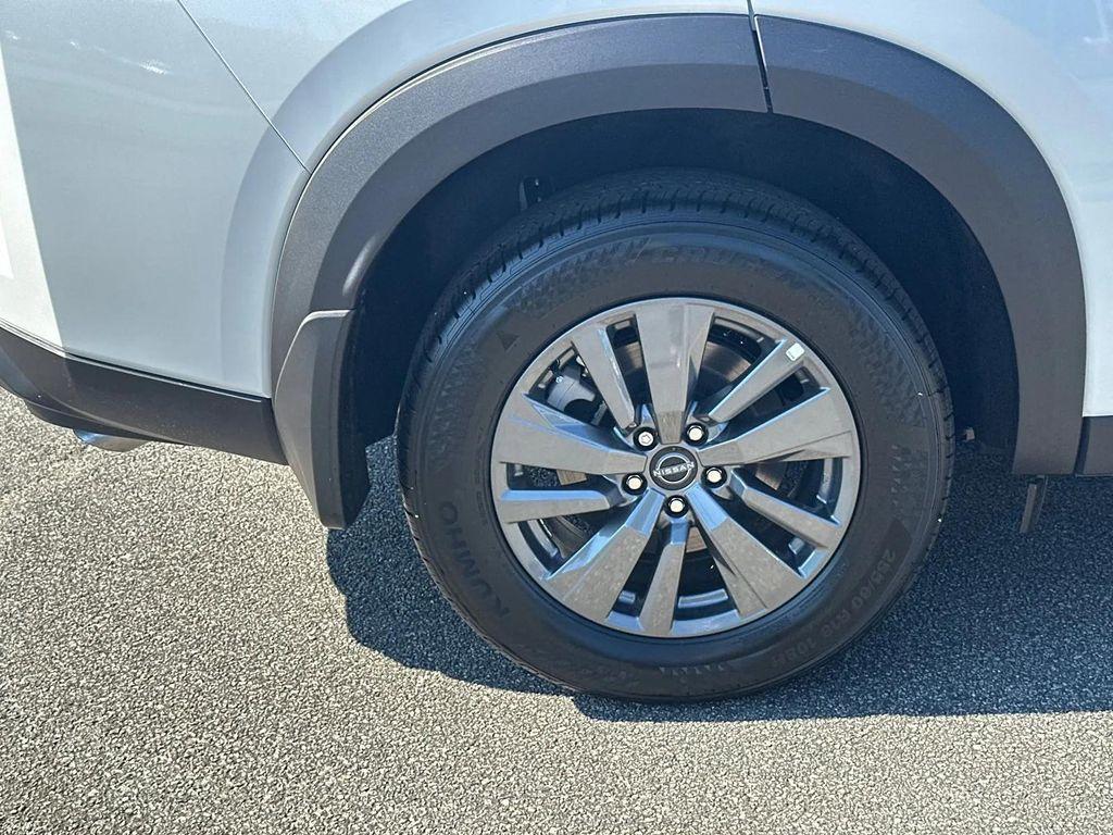 new 2025 Nissan Pathfinder car, priced at $33,675