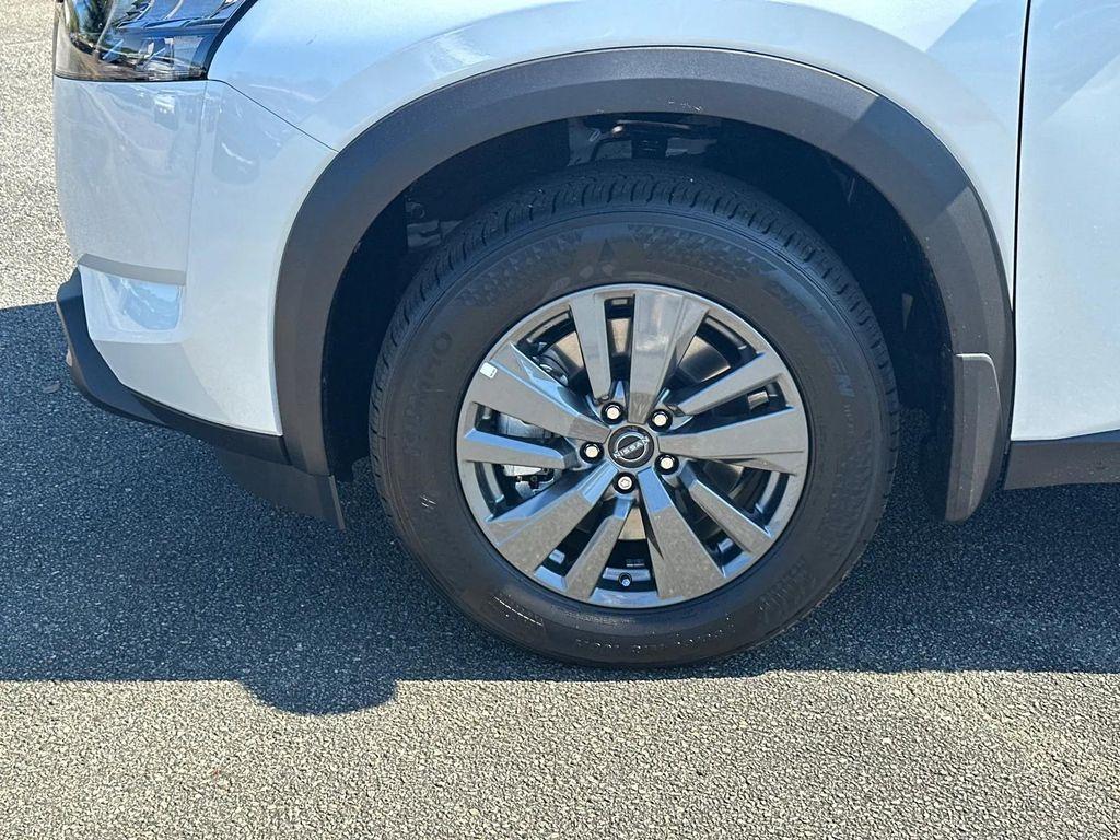 new 2025 Nissan Pathfinder car, priced at $33,675