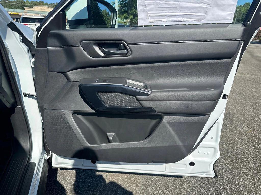 new 2025 Nissan Pathfinder car, priced at $33,675