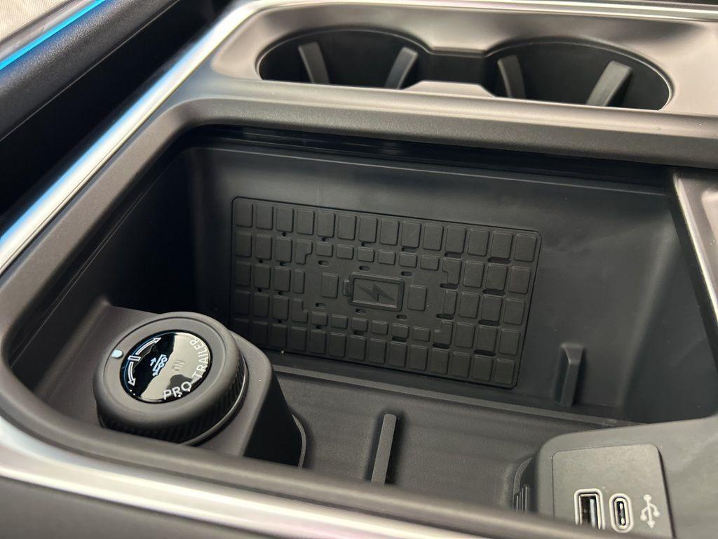 new 2025 Ford Expedition car, priced at $80,695