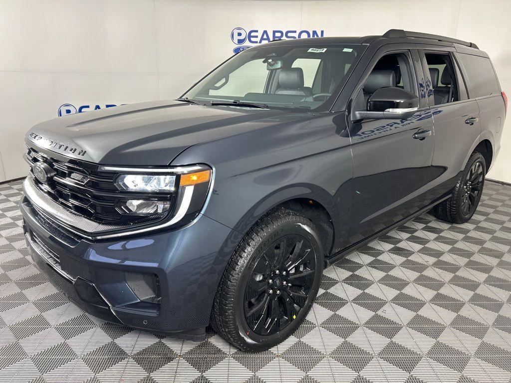new 2025 Ford Expedition car, priced at $80,695