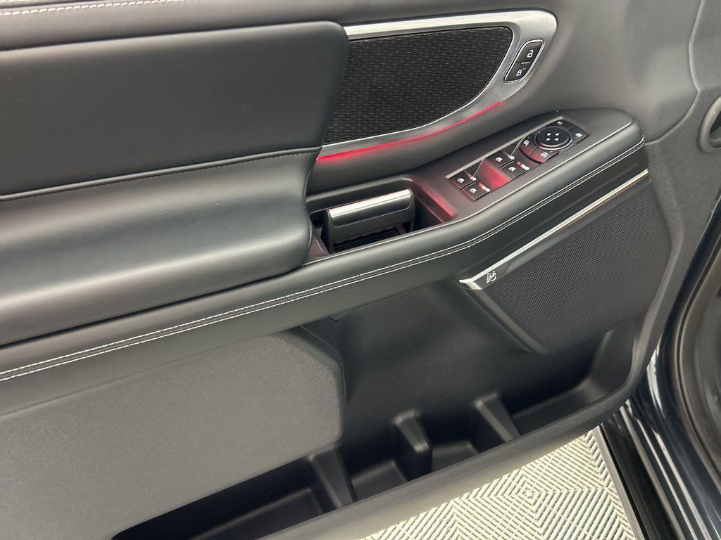 new 2025 Ford Expedition car, priced at $80,695