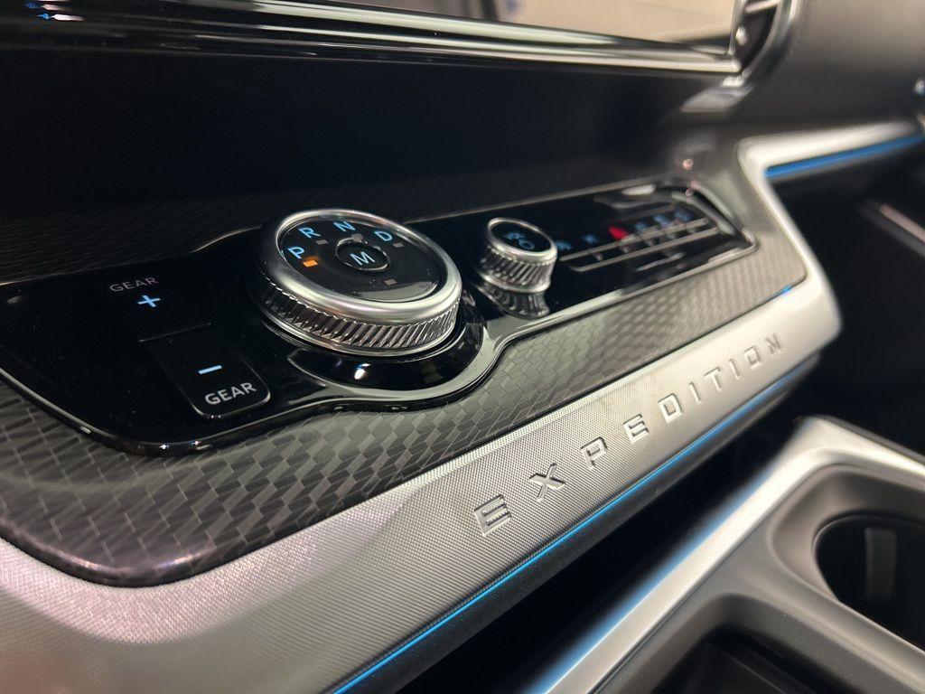 new 2025 Ford Expedition car, priced at $80,695