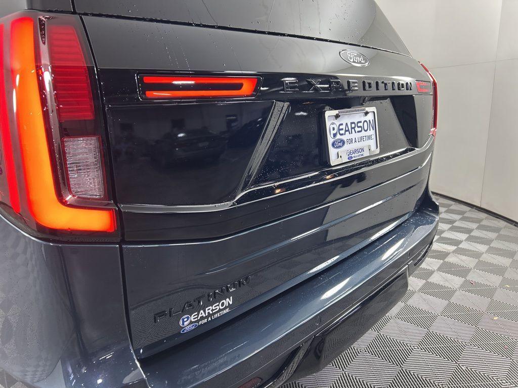new 2025 Ford Expedition car, priced at $80,695