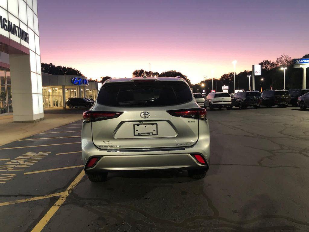 new 2025 Toyota Highlander Hybrid car, priced at $56,203