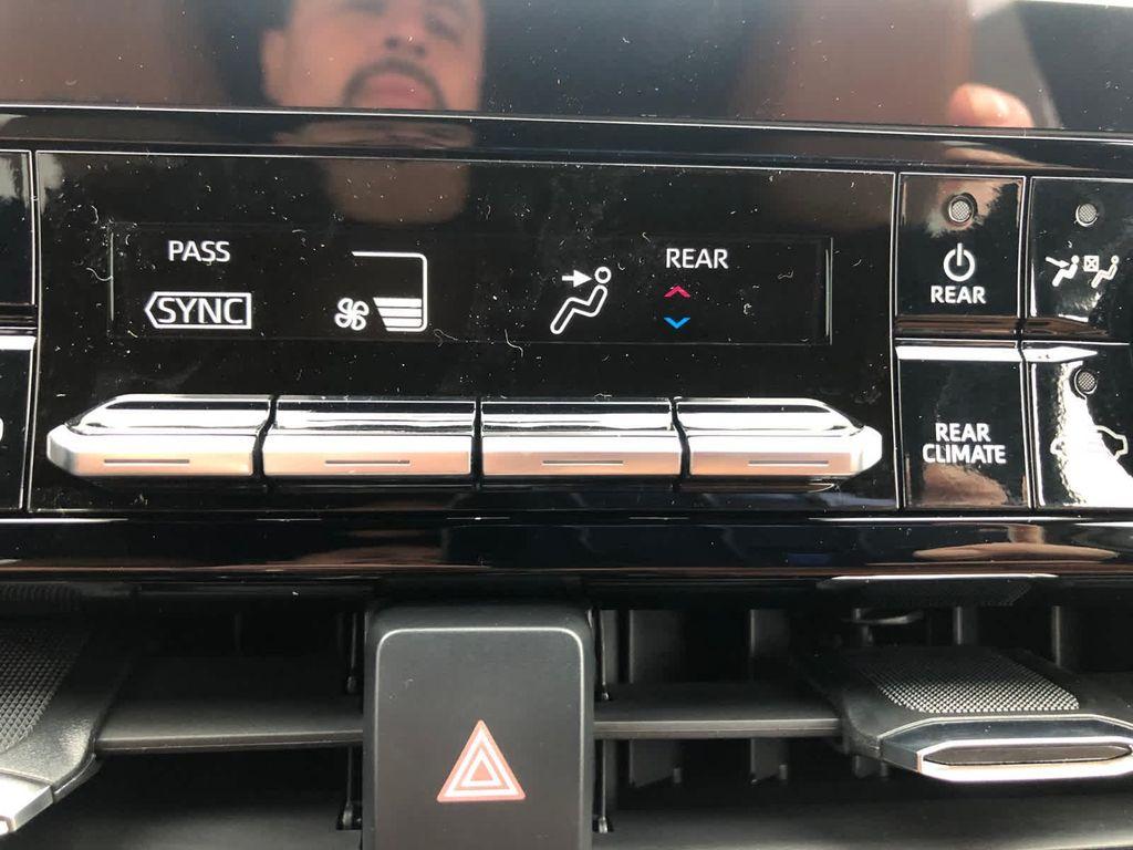 new 2026 Toyota Highlander Hybrid car, priced at $58,761