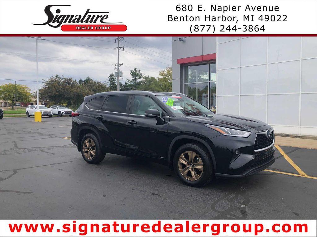 used 2023 Toyota Highlander Hybrid car, priced at $42,490