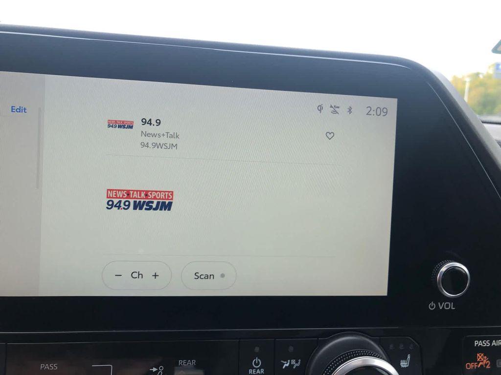 used 2023 Toyota Highlander Hybrid car, priced at $42,490