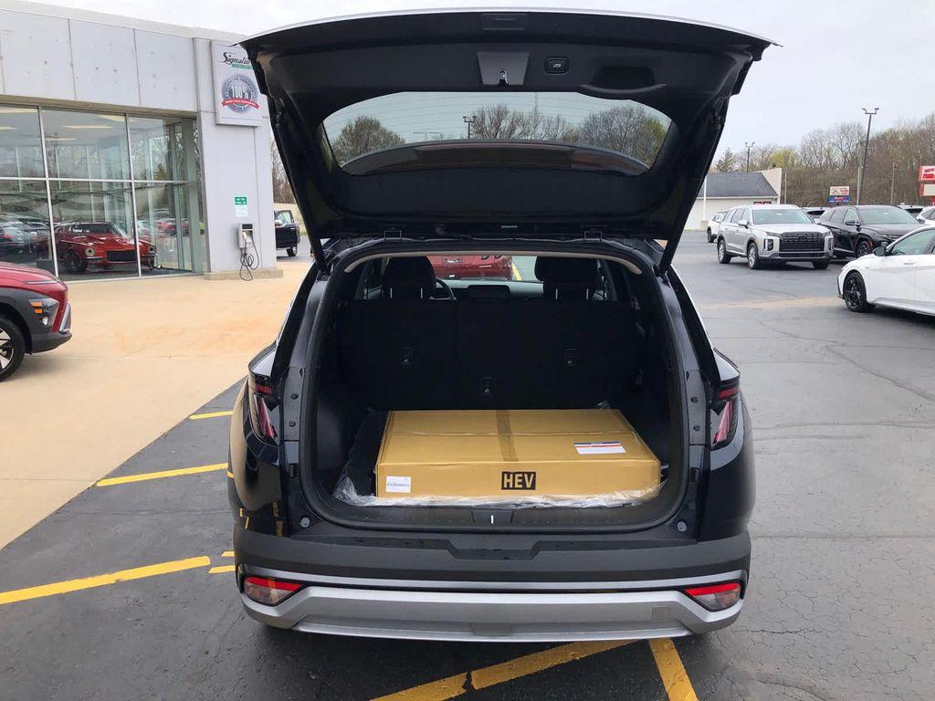 new 2025 Hyundai TUCSON Hybrid car, priced at $36,990