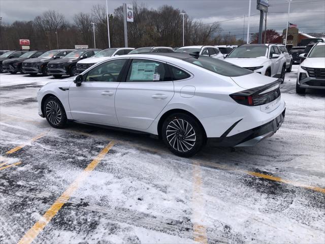 new 2025 Hyundai Sonata Hybrid car, priced at $38,497