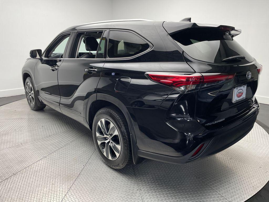 used 2022 Toyota Highlander car, priced at $26,900