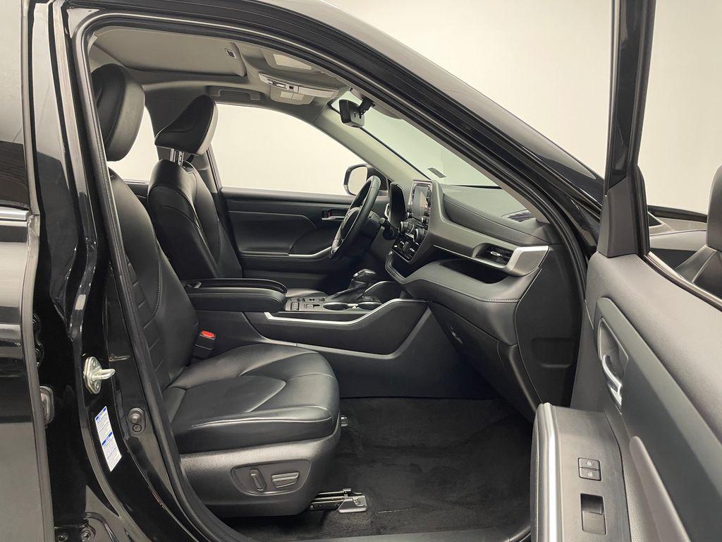 used 2022 Toyota Highlander car, priced at $26,900