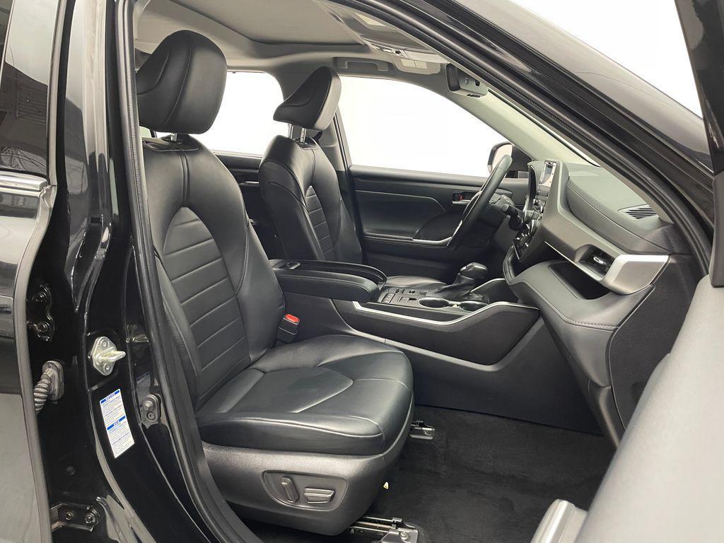 used 2022 Toyota Highlander car, priced at $26,900