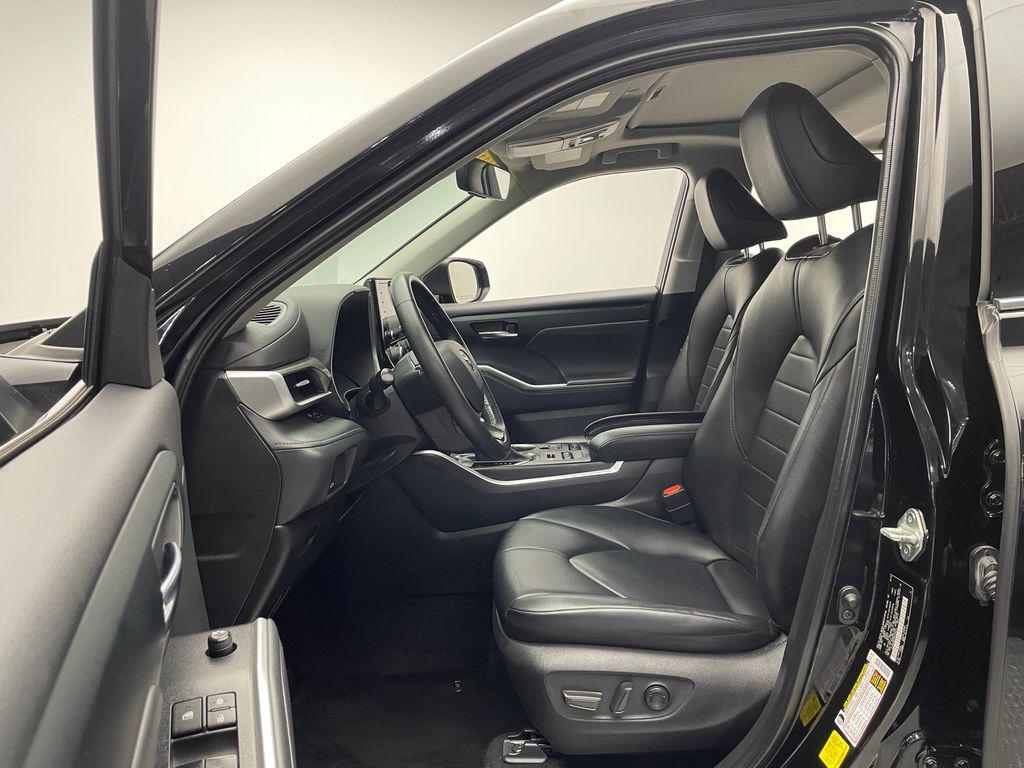 used 2022 Toyota Highlander car, priced at $26,900