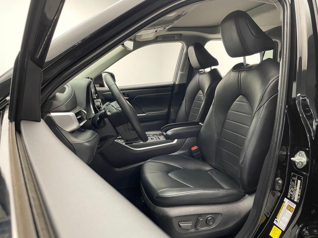 used 2022 Toyota Highlander car, priced at $26,900