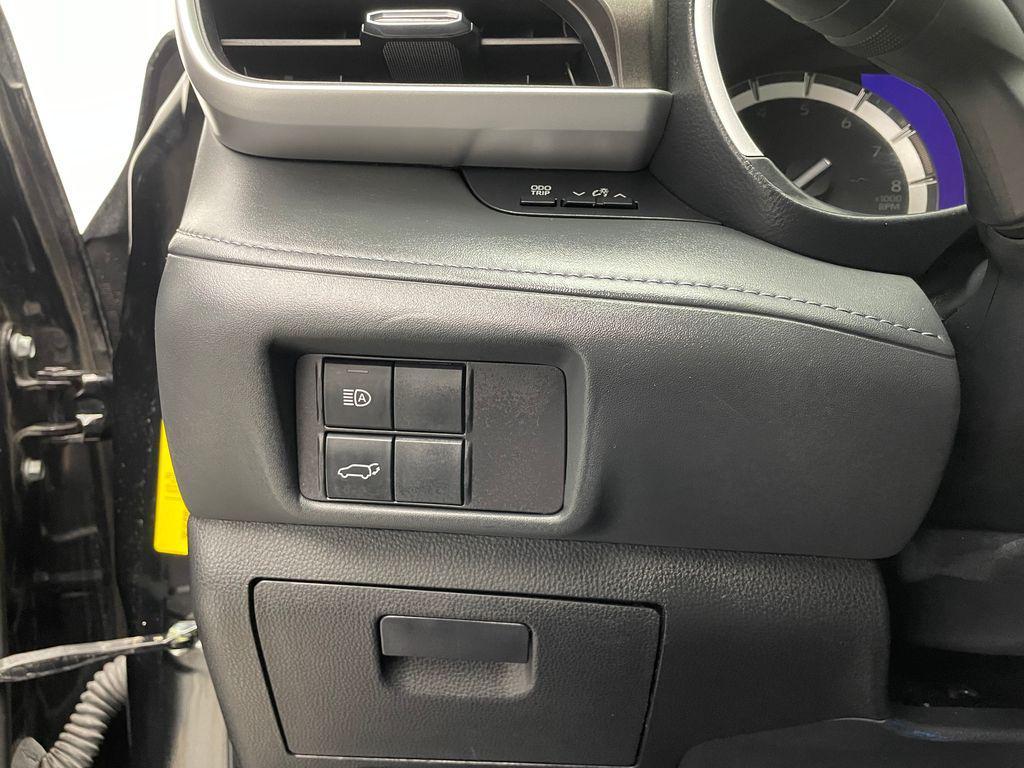 used 2022 Toyota Highlander car, priced at $26,900