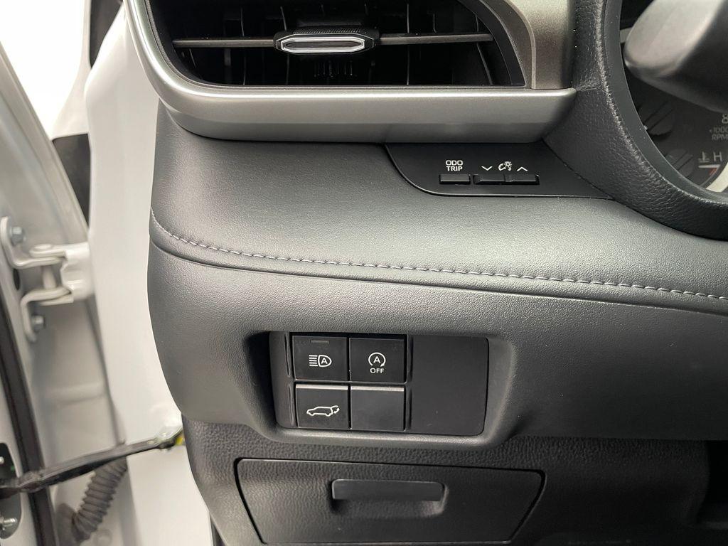 used 2023 Toyota Highlander car, priced at $32,900