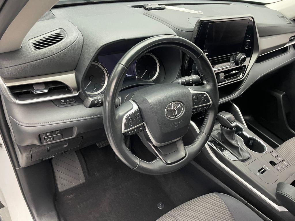 used 2023 Toyota Highlander car, priced at $32,900